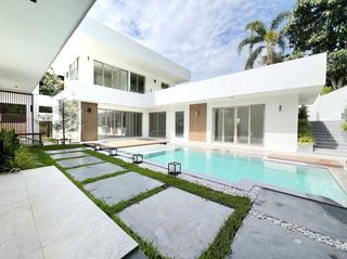 Luxury Modern Pool Villa for Rent in Phuket
