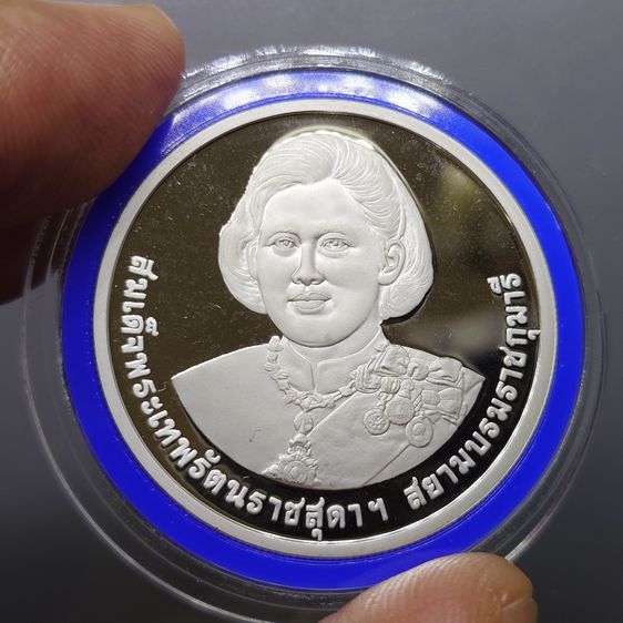 เหรียญ 800 บาท เนื้อเงินขัดเงา ที่ระลึกครบ 5 รอบ สมเด็จพระเทพฯ พ.ศ.2558 อุปกรณ์ครบ รูปที่ 3