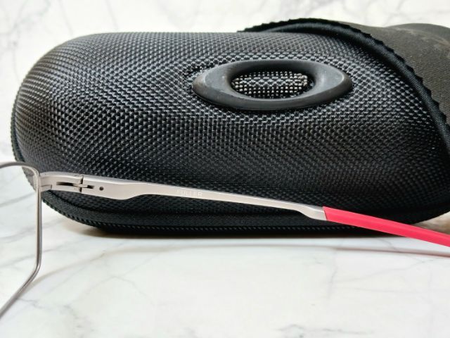 กรอบแว่นตา Oakley Titanium  รูปที่ 9