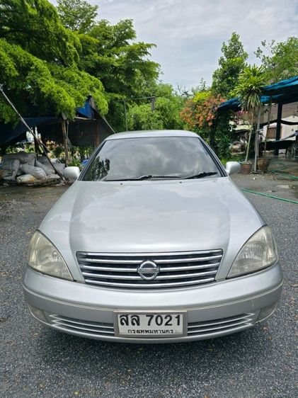 รถ Nissan Sunny 1.6 Super Neo สี บรอนซ์เงิน