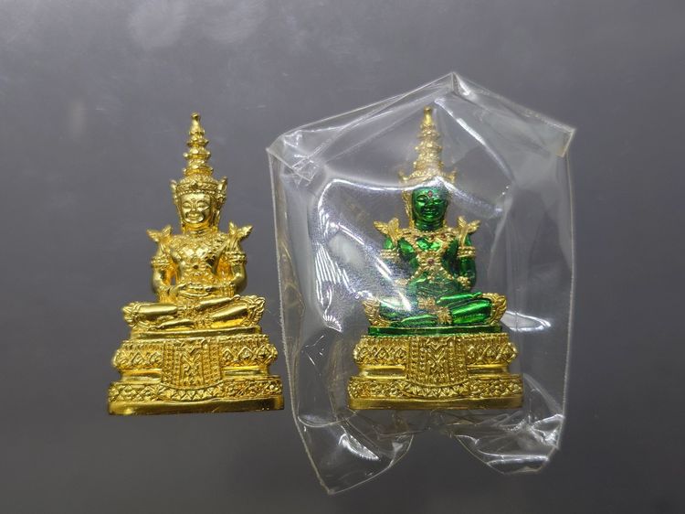 พระแก้วมรกต มจร. เนื้อกะหลั่ยทอง มหาวิทยาลัยสงฆ์ ที่ระลึกสร้างอาคารที่จังหวัดอยุธยา พิธีใหญ่ วัดพระแก้ว ปี2543 พร้อมตลับเดิม รูปที่ 8