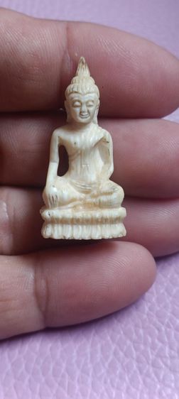 พระพุทธแกะหลวงพ่อมุ่ยวัดดอนไร่