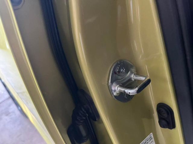 รถ Mitsubishi Mirage 1.2 GL สี เหลือง