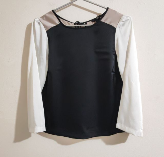 แขนยาว S เสื้อเชิ้ตและเสื้อผู้หญิง อื่นๆ เฮชแอนด์เอ็ม เสื้อครอปขาวดำ