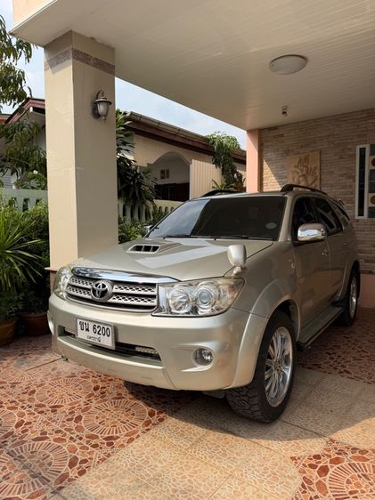 Toyota Fortuner 2010 2.5 G Utility-car ดีเซล ไม่ติดแก๊ส เกียร์ธรรมดา บรอนซ์ทอง รูปที่ 3