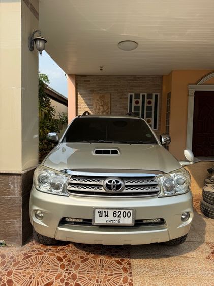 รถ Toyota Fortuner 2.5 G สี บรอนซ์ทอง