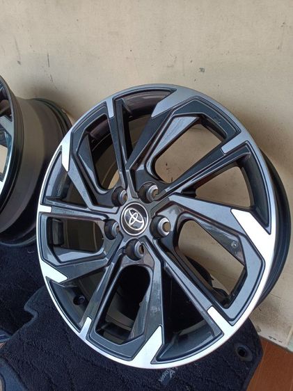 ล้อแม็กซ์ Toyota Corolla cross ขอบ 18 รุ่นท๊อป ต้องการขาย 11000 สนใจคุยราคาได้ สินค้าสภาพสวยเหมือนใหม่ โทร 0947815889 รูปที่ 2
