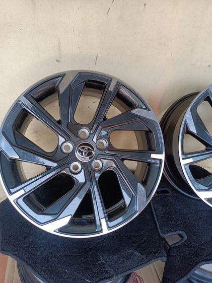 ล้อแม็กซ์ Toyota Corolla cross ขอบ 18 รุ่นท๊อป ต้องการขาย 11000 สนใจคุยราคาได้ สินค้าสภาพสวยเหมือนใหม่ โทร 0947815889 รูปที่ 4