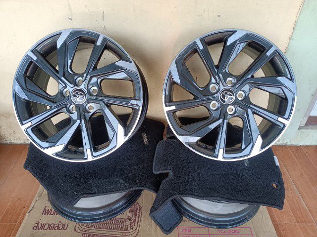 ล้อแม็กซ์ Toyota Corolla cross ขอบ 18 รุ่นท๊อป ต้องการขาย 11000 สนใจคุยราคาได้ สินค้าสภาพสวยเหมือนใหม่ โทร 0947815889 รูปที่ 3