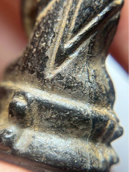 (ขายแล้ว)พระกริ่งปวเรศพิมพ์สมบูรณ์พูนสุขสามเศียรเนื้อตะกั่วถ้ำชามีน้อยหายากนักเก็บสะสม รูปที่ 9