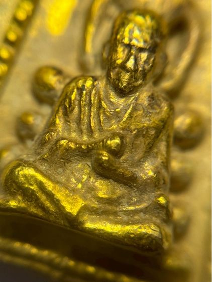 พระสมเด็จโต พิมพ์พุฒซ้อนปู่โตซุ้มครอบแก้วเม็ดไข่ปลาหลังจุดเบญจภาคี เปียกทอง รูปที่ 5