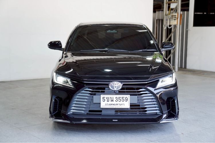 Toyota Yaris ATIV 2024 1.2 Premium Luxury Sedan เบนซิน ไม่ติดแก๊ส เกียร์อัตโนมัติ ดำ รูปที่ 2