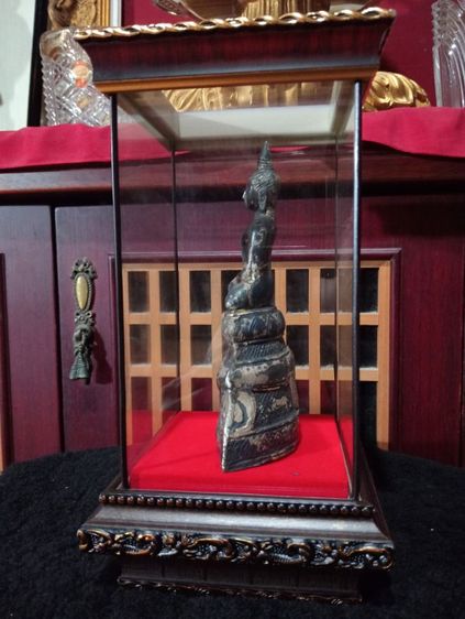 พระเก่าโบราณบุเงินแท้สมัยอยุธยาพร้อมตู้กระจกบนถาดไม้จริงสภาพเยี่ยม รูปที่ 17