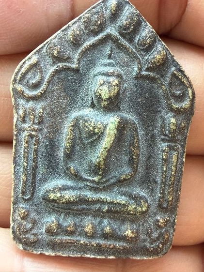 พระขุนแผนผงพรายกุมารหลวงปู่ทิมวัดระหารไร่จ.ระยองเนืัอข้าวสุกผิวหิ้งเดิมๆพระเก่าๆเหมาๆบ้านๆ พระคนแก่เก่าๆเก็บ ทิ้งใว้ก่อนจากไป