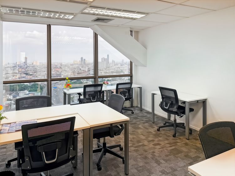 Regus Chartered Square Office Space แบบส่วนตัวสำหรับ 4 คน ที่ Regus Chartered Square รูปที่ 2