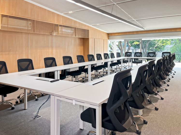 Spaces The OfficePlus ค้นหาพื้นที่สำนักงานเปิดใน Spaces The OfficePlus สำหรับ 10 คนที่มีทุกอย่างดูแลให้