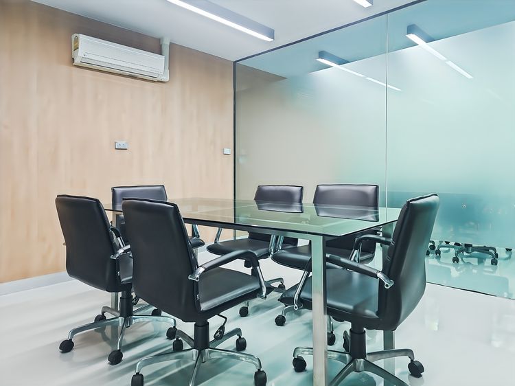 Spaces The OfficePlus สำนักงานออกแบบสวยงามสำหรับ 4 คนใน Spaces The OfficePlus