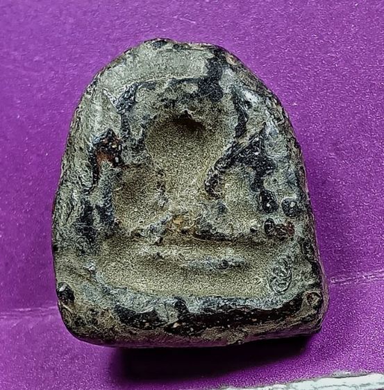 พระปิดตาเนื้อผงคลุกรักหลวงปู่แก้ววัดเครือวัลย์ รูปที่ 2