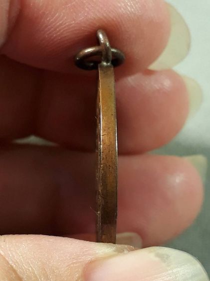 เหรียญหลวงพ่อจาด วัดบางกระเบา จ.ปราจีนบุรี รุ่นแรก จ.เจริญลาภ ปี2484 เนื้อทองแดงห่วงเชื่อมขอบกระบอก รูปที่ 3