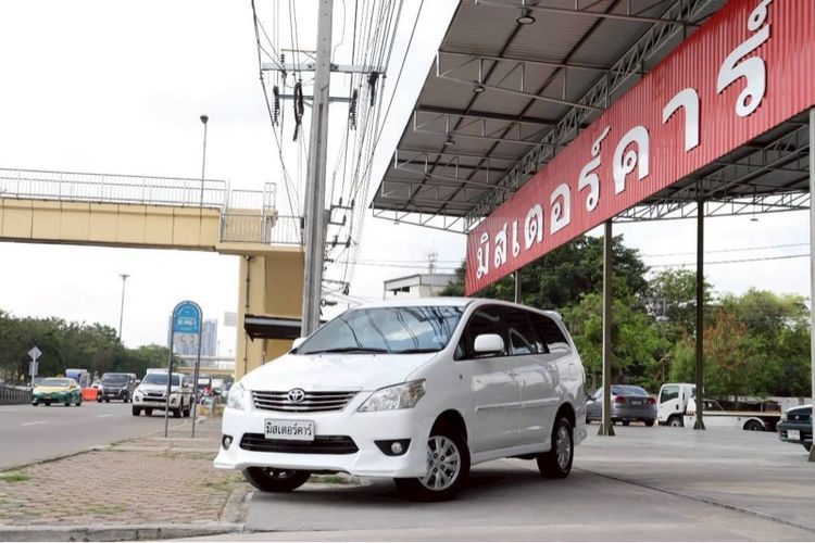 รถ Toyota Innova 2.0 G Option สี ขาว