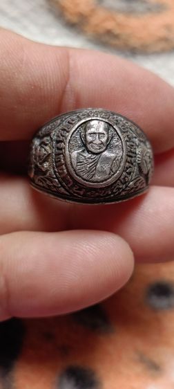 แหวนหลวงปู่ทวดวัดช้างให้เนื้อเงินปี 2524 มีจาร