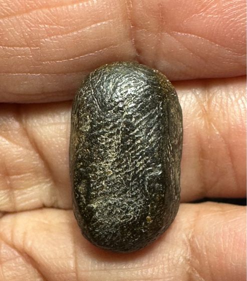 พระปิดตาเนื้อเนื้อผงคลุกรัก ขนาดเล็ก ไม่ทราบที่ รูปที่ 2