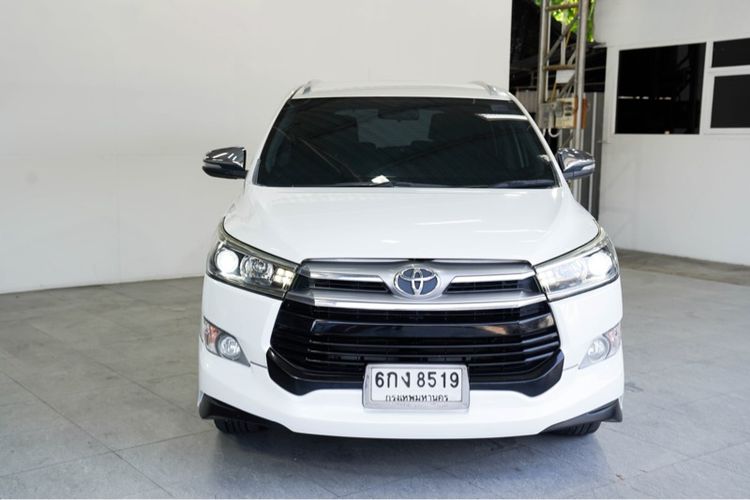 รถ Toyota Innova 2.8 Crysta Premium สี ขาว
