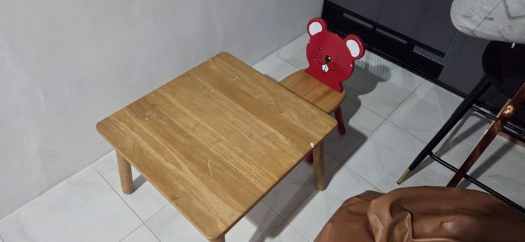 เนื้อ โต๊ะเขียนหนังสือ โต๊ะเก้าอี้เด็กไม้ 60x60