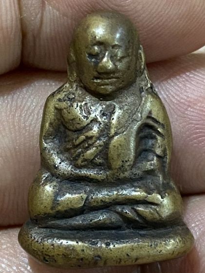 รูปหล่อหลวงพ่อเงินพิมพ์ขี้ตาเก่าๆ