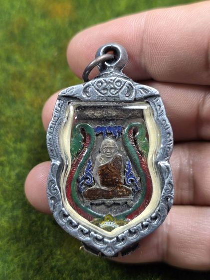 พระเหรียญลงยาหลวงปู่เอี่ยมฉลุเก่าๆ