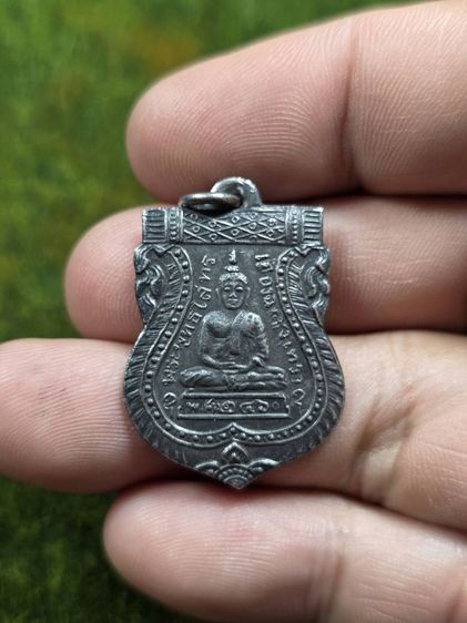 พระเหรียญหลวงพ่อโสธรเนื้อสีเงินเก่าๆ
