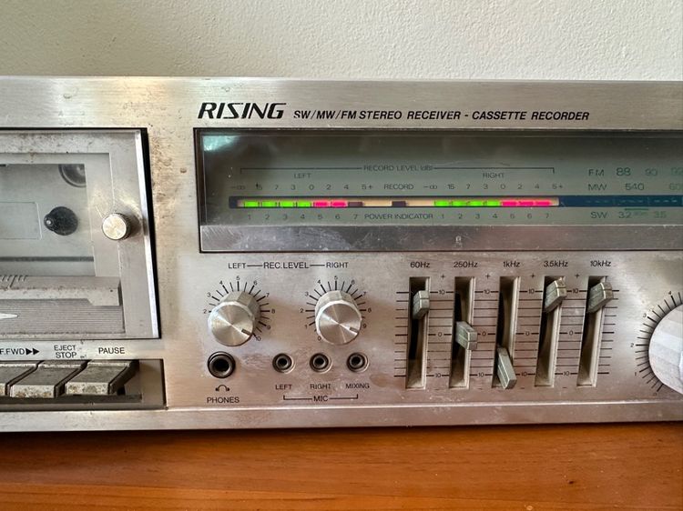 เครื่องเล่นเทปโบราณ ยังใช้งานได้ เทปยังหมุน  รูปที่ 3