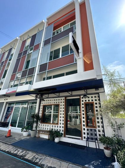 ขายตึกใหม่ 3.5 ชั้น (หลังมุม) โครงการ Vizio Romklao-Suvanabhumi วิซิโอ ร่มเกล้า-สุวรรณภูมิ