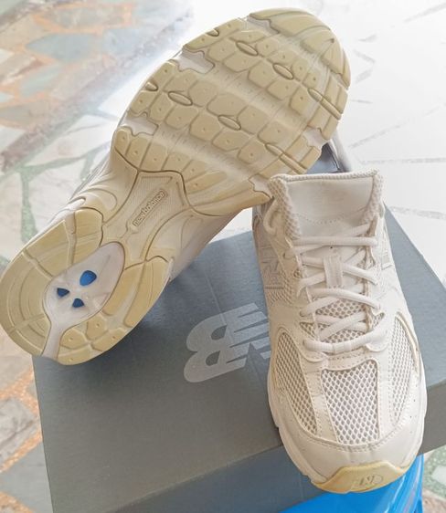 ขายถูก New Balance MR530FW1 สีครีม นิยม สวยมาก size 42.5-270cm  ของแท้ รูปที่ 4