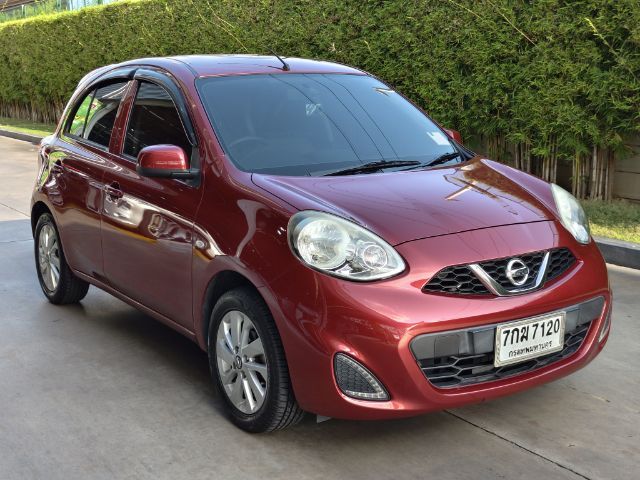 รถ Nissan March 1.2 E สี แดง