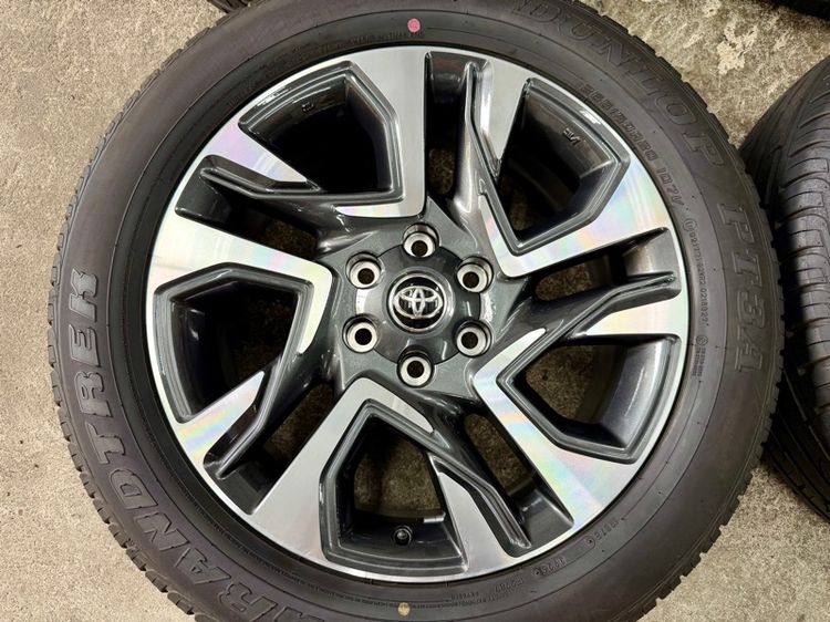 ล้อแม็ก TOYOTA LEGENDER ขอบ 20” ถอดป้ายแดง ยาง DUNLOP 265-50R20 ปี 25 สีเส้นตุ่มหน้ายางยังอยู่ครบ รูปที่ 5