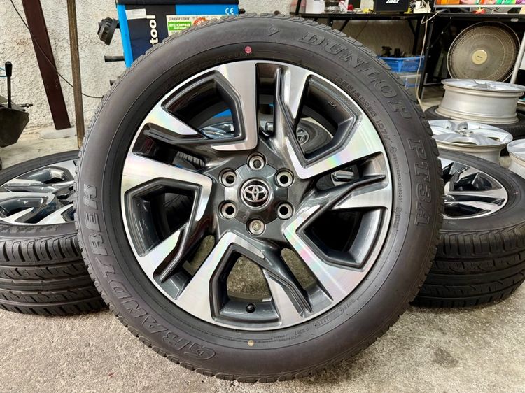 20" ล้อแม็ก TOYOTA LEGENDER ขอบ 20” ถอดป้ายแดง ยาง DUNLOP 265-50R20 ปี 25 สีเส้นตุ่มหน้ายางยังอยู่ครบ