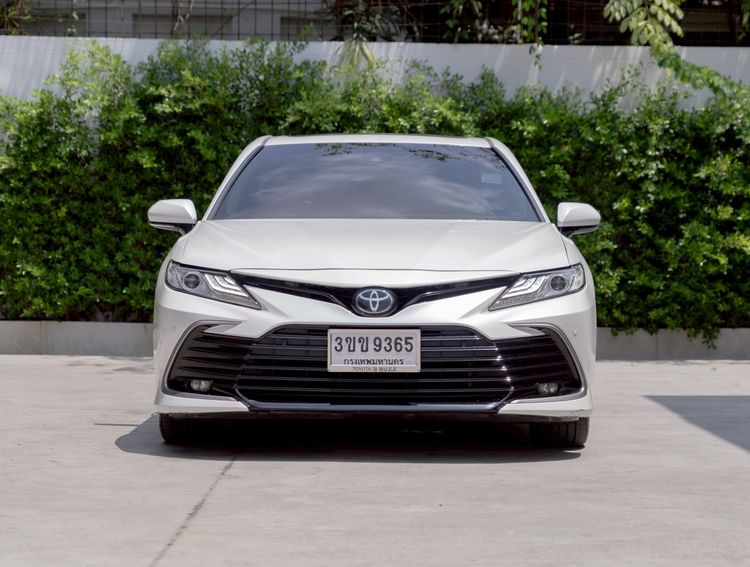 Toyota Camry 2022 2.5 Premium Sedan เบนซิน ไม่ติดแก๊ส เกียร์อัตโนมัติ ขาว รูปที่ 2