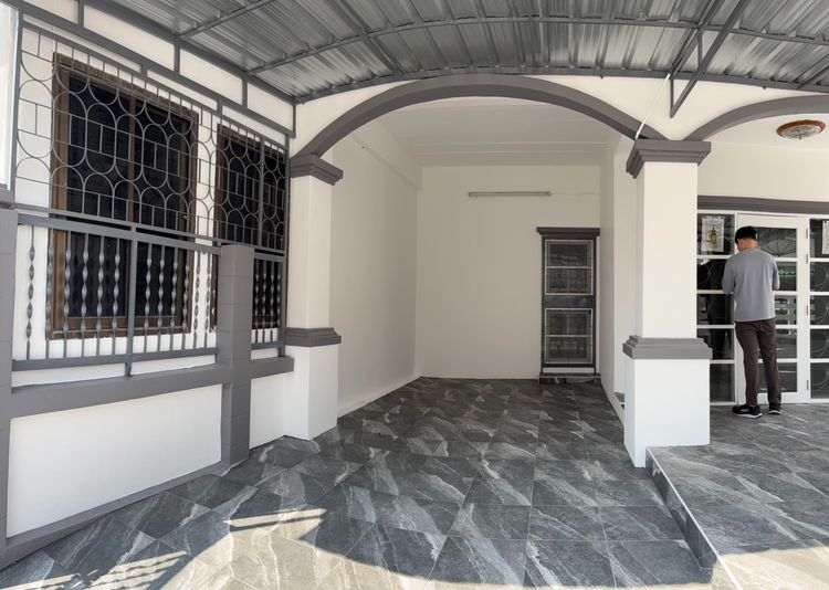 มีบางส่วน ขายบ้านทาวน์เฮ้าส์ 2 ชั้น  ม.ลภาวัน ถ.บางกรวย-ไทรน้อย ทำเลดี เดินทางสะดวก รูปที่ 3