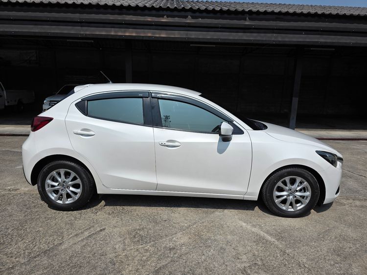 Mazda Mazda 2 2016 1.3 Sports High Plus Sedan เบนซิน ไม่ติดแก๊ส เกียร์อัตโนมัติ ขาว รูปที่ 4