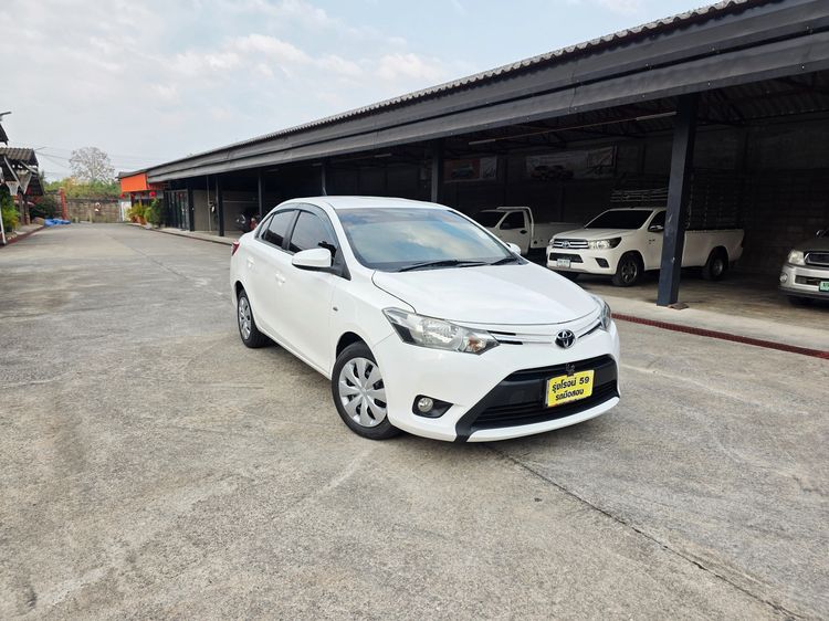 รถ Toyota Vios 1.5 J สี ขาว