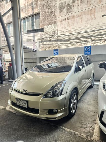 รถ Toyota Wish 2.0 Q สี บรอนซ์ทอง