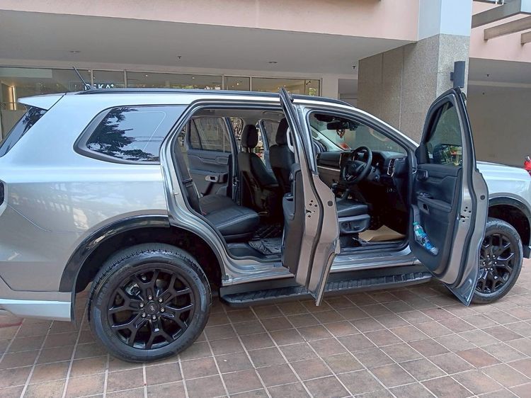 รถ Ford Everest 2.0 Turbo Sport สี บรอนซ์เงิน