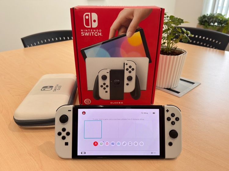 เครื่องเกมส์นินเทนโด เชื่อมต่อไร้สายได้ Nintendo Switch Oled สีขาว