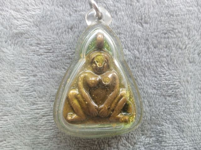 อีเป๋อ ไอ้งั่ง แช่น้ำมันมหาเสน่ห์ (พร้อมเลี่ยม)