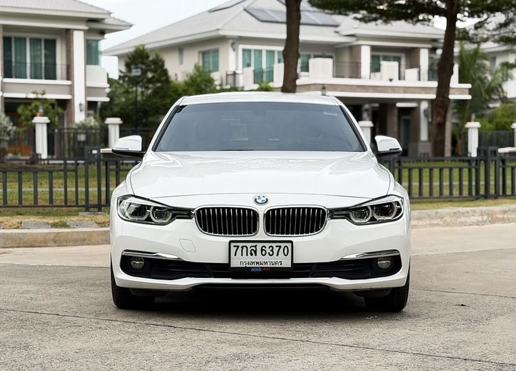BMW Series 3 2018 320d Sedan ดีเซล ไม่ติดแก๊ส เกียร์อัตโนมัติ ขาว รูปที่ 2