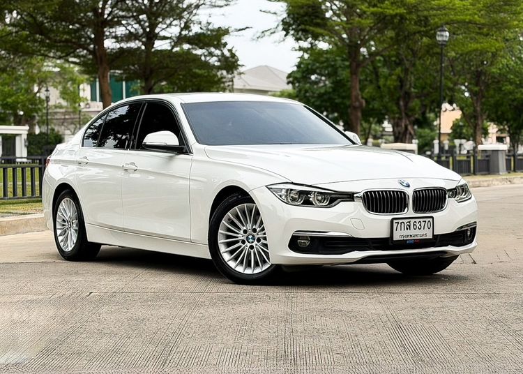 BMW Series 3 2018 320d Sedan ดีเซล ไม่ติดแก๊ส เกียร์อัตโนมัติ ขาว รูปที่ 3