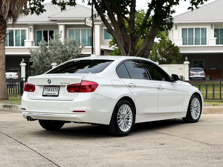 BMW Series 3 2018 320d Sedan ดีเซล ไม่ติดแก๊ส เกียร์อัตโนมัติ ขาว รูปที่ 4