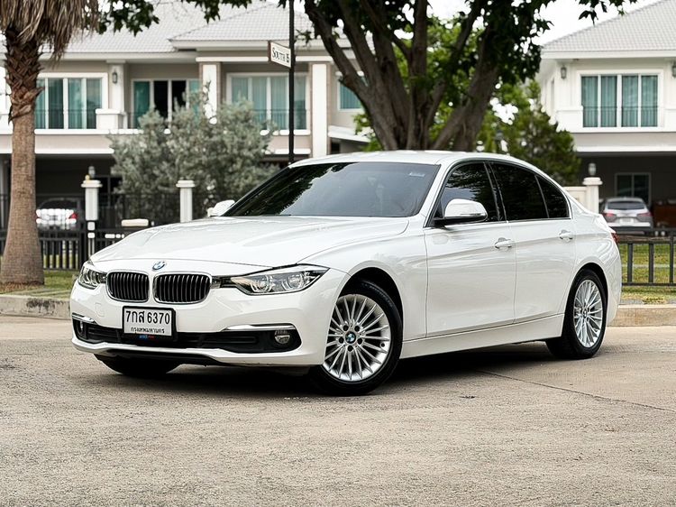 รถ BMW Series 3 320d สี ขาว