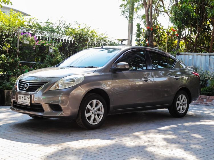รถ Nissan Almera 1.2 V สี น้ำตาล